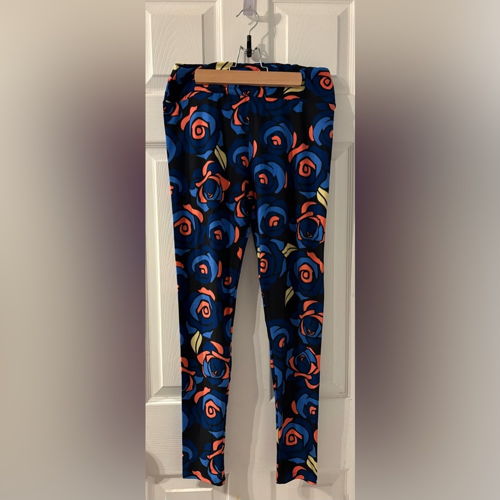 NWOT Rare Lularoe Disney Rose Leggings (Beauty & the Beast)
